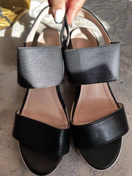 Обувь женская.