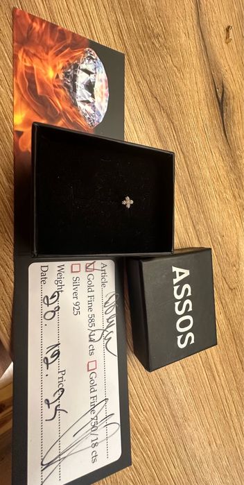 Assos пиърсинг Бяло Злато.