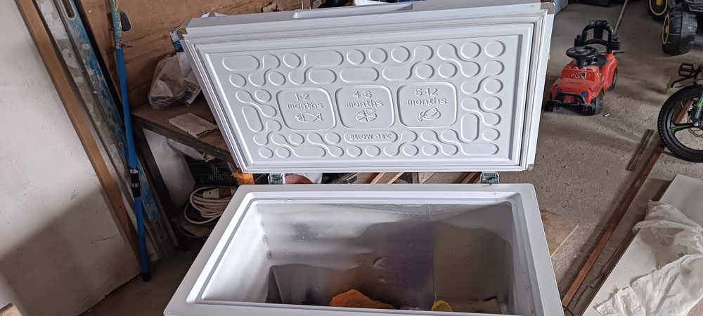 Продам морозильную камеру