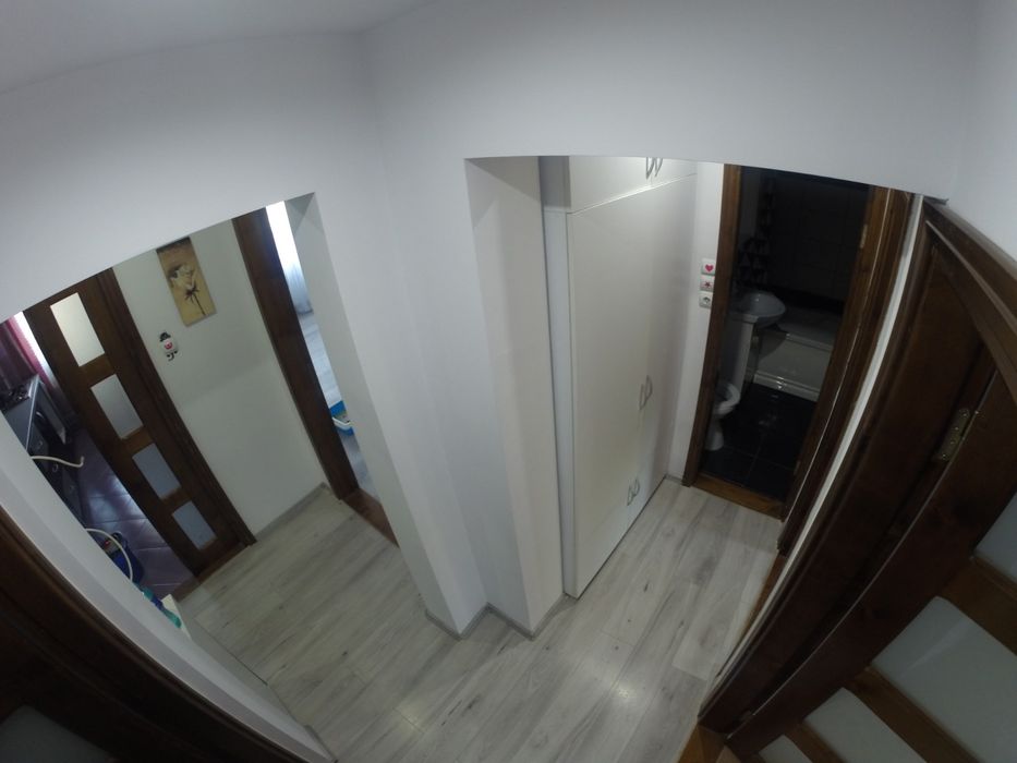 Închiriez apartament 3 camere