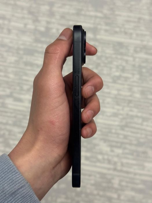 Продам Айфон черный 15