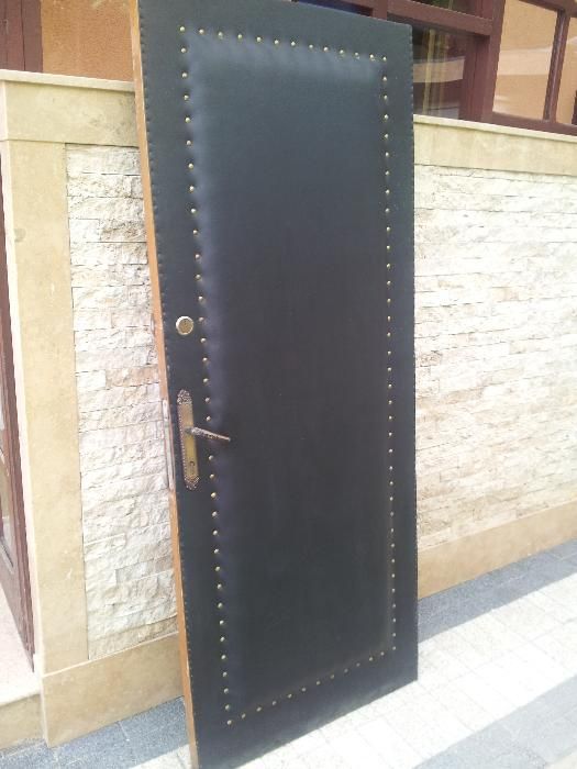 Usa capitonata ambele parti.