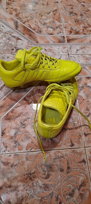 Футболни обувки Adidas за шампиони