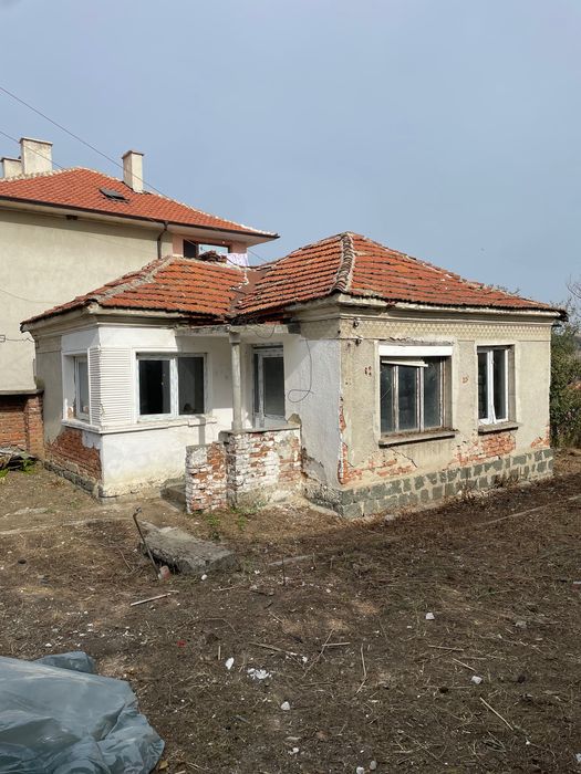 Къща с дворно място в Карнобат ТОП ЦЕНА