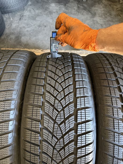 4 anvelope iarna 215/50/19 , GoodYear , 6-8 mm !