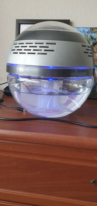 Продам очиститель воздуха б/у