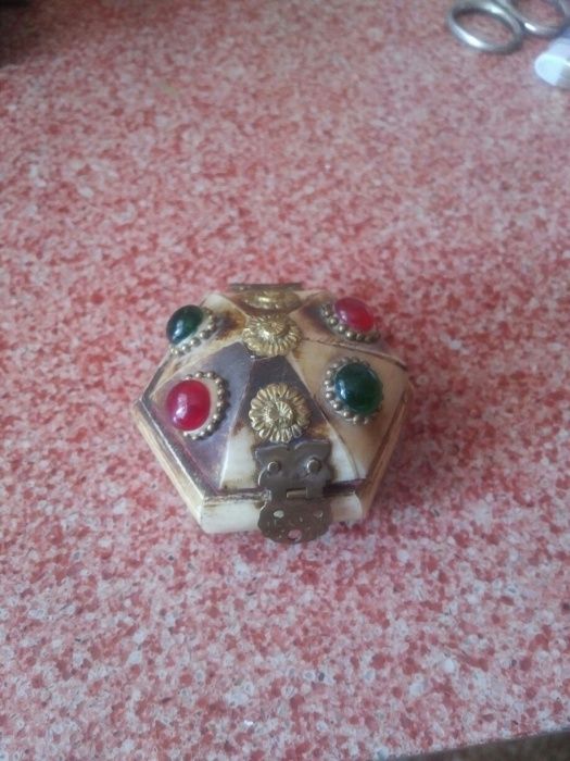 Caseta os + initiala R argint