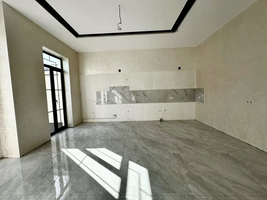 Uy sotiladi narxi zor!!!