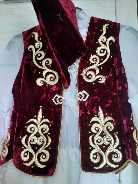 Продам костюм для девочки