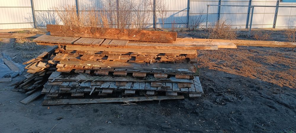 Отдам даром дрова, доски.