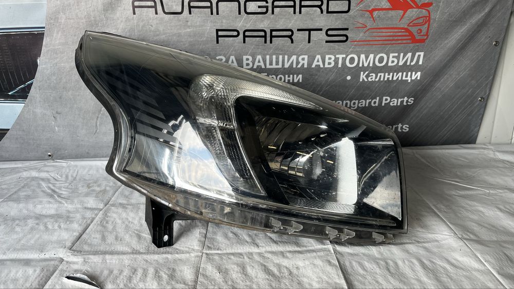 1 брой ляв и 3 броя десен фар Opel Vivaro 2014-2018