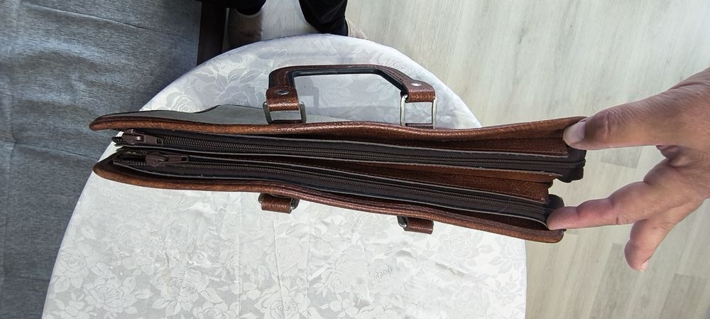 Твърда винтидж чанта за документи или лаптоп!