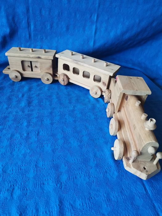 Ретро дървено влакче с локомотив и два вагона