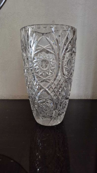 Хрустальные вазы.