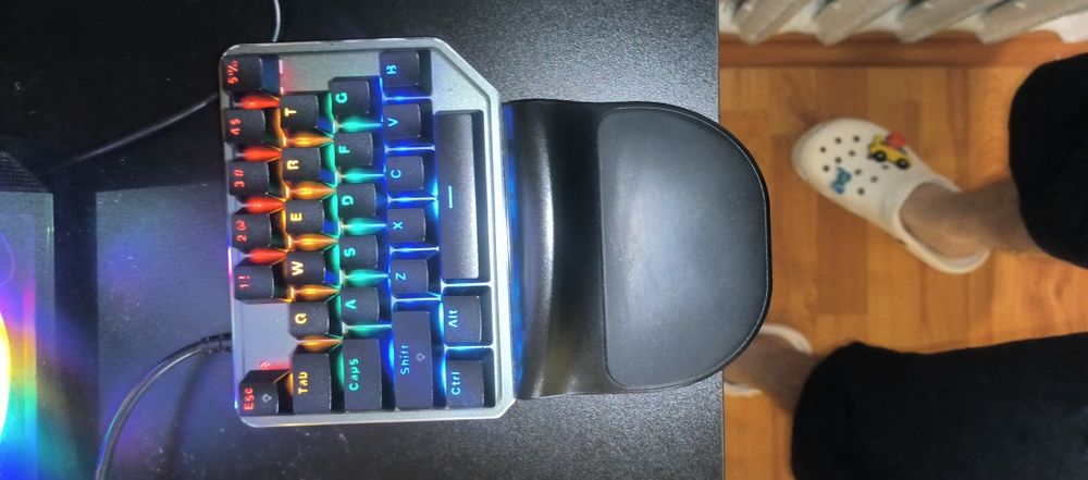 Продам механическую клавиатуру под одну руку