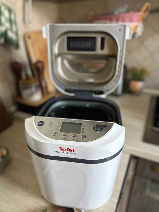 Mașină de pâine Tefal Pain & Tresors – stare foarte bună, cu carte de rețete inclusă