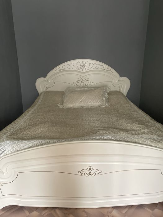 Продам спальный гарнитур