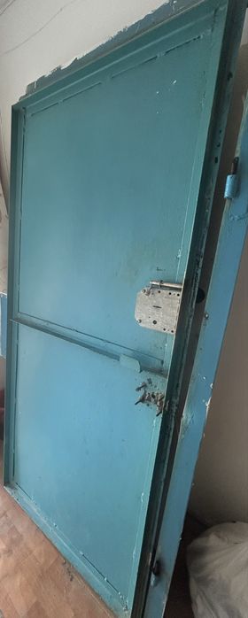 Продам входную дверь