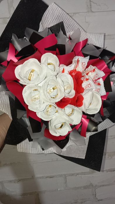 Цветы любимым. Сладкие букеты.