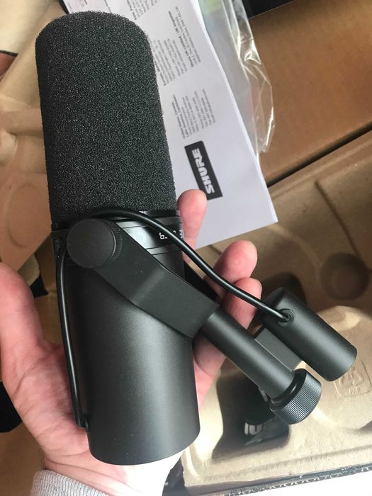 Microfon Shure SM7B + Booster + Cablu Roland (noi, originale)