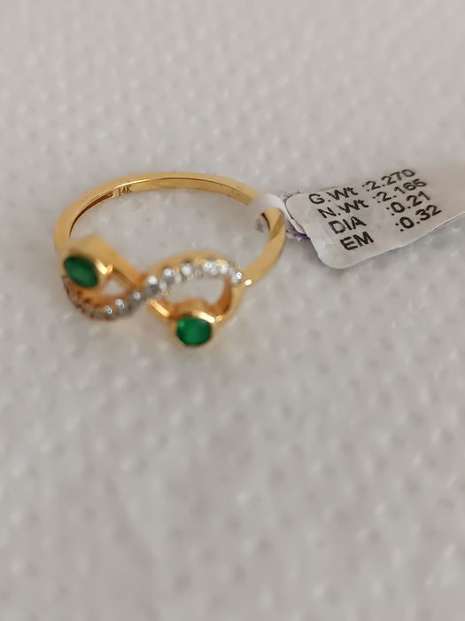 Продам  кольцо  "бесконечность" из 14к  золота.  с  изумрудами