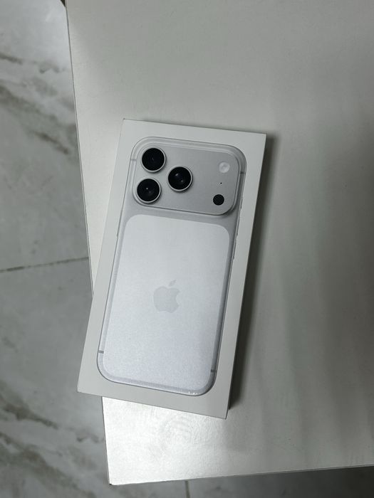 Айфон 17 pro silver 256gb