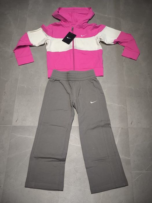 Оригинален детски анцуг Nike 5-6 години