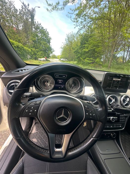 Mercedes-Benz CLA180
