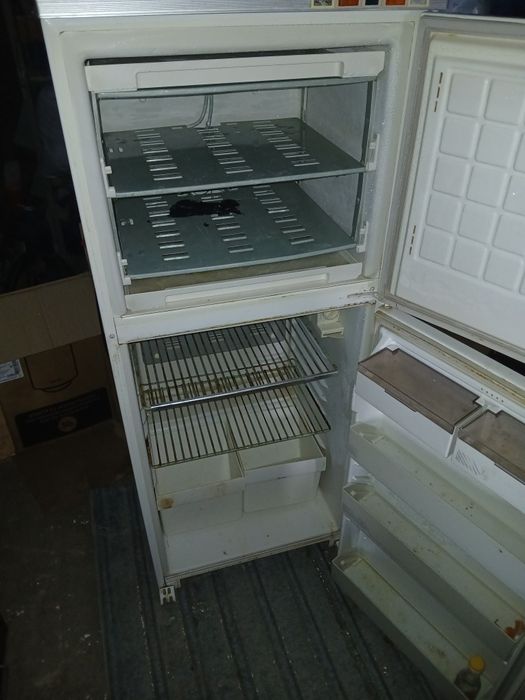 Холодильник б/у.