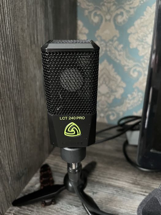 Микрофон студииный