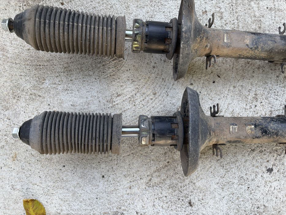 Предни амортисьори за голф 4 / бора