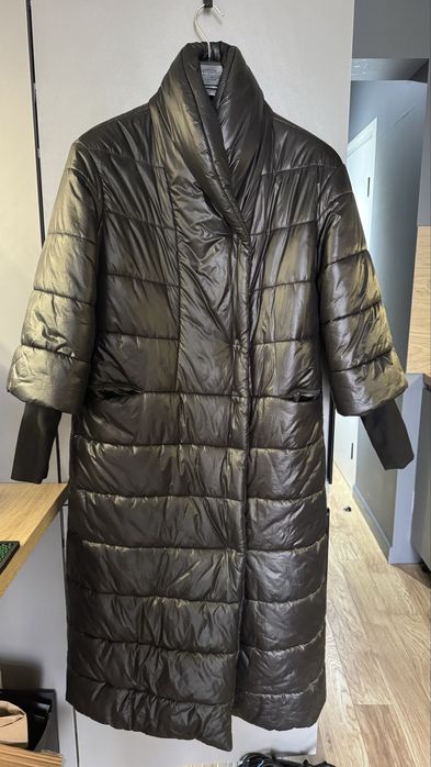 Продам очень теплый пуховик. Favorini