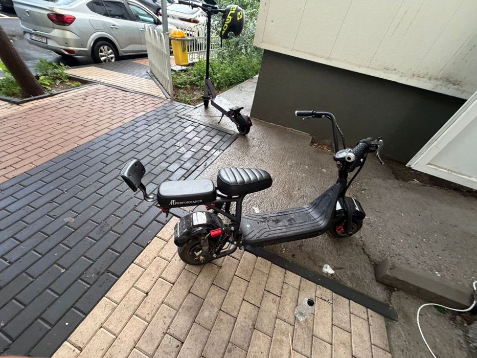 Scuter mini harley este putin murdar dar cand il luati osa il spal