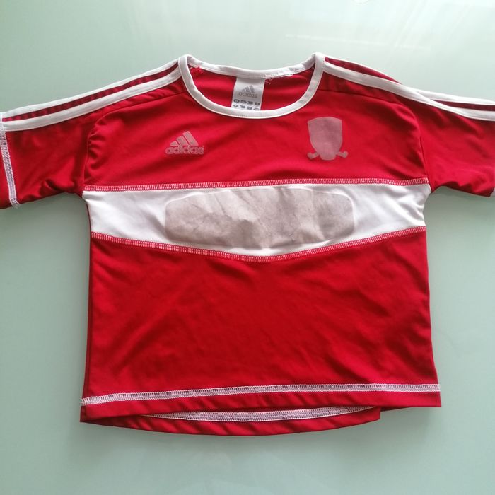 Подарявам 3-4 г Adidas футболен комплект