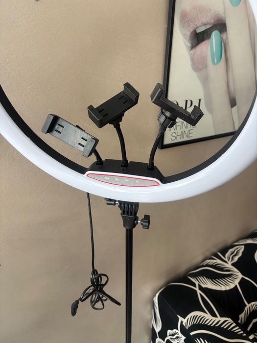 Стол за грим, лампа за грим и количка за грим