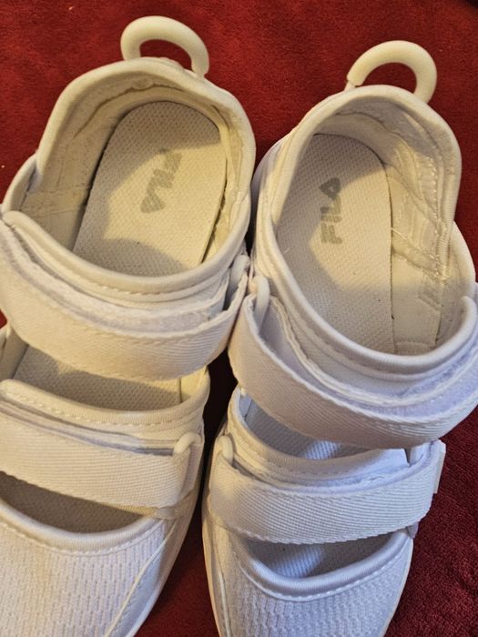 Vand adidas deschis in fata Fila