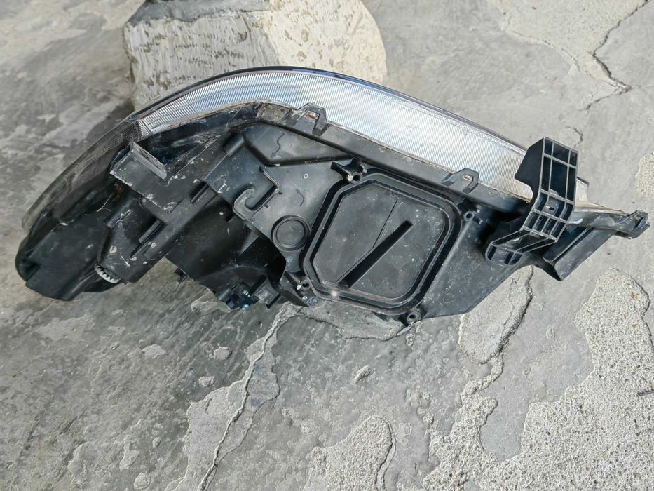 Фар Toyota Verso Десен / Фар Тойота Версо Оригинален