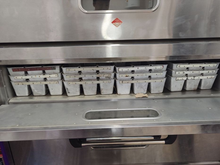 Сотилади електро печ, мешалька, растойка, 216 дона колип.