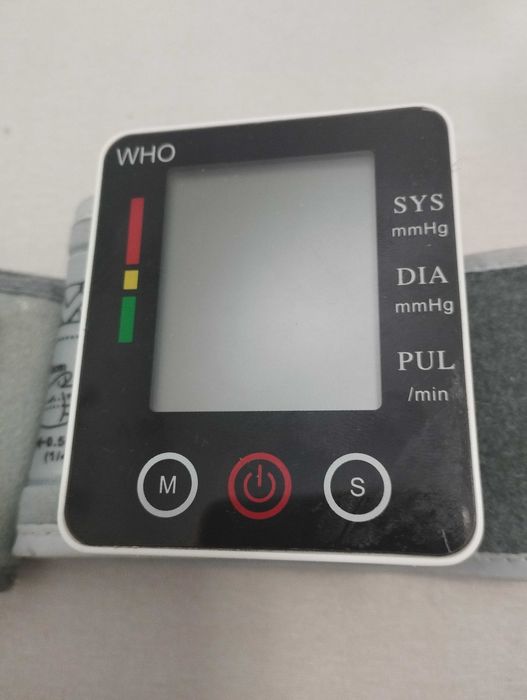 Апарати за кръвно налягане 2 бр.