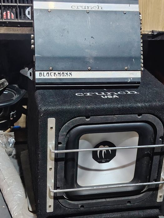 Subwoofer și statie auto