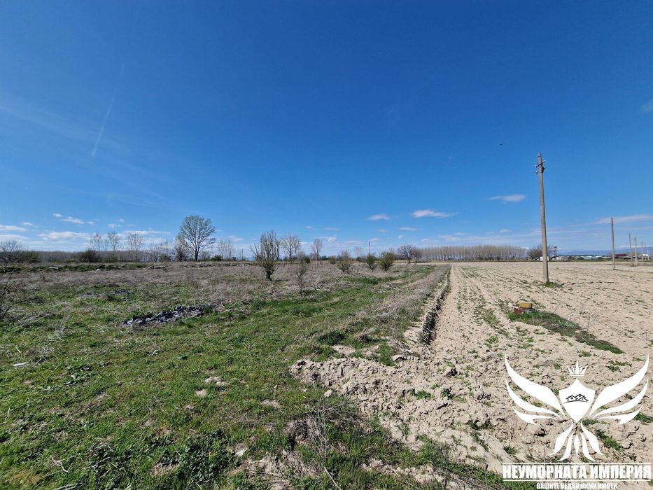 Продавам земя 4900кв.м. на втора линия към с.Стряма