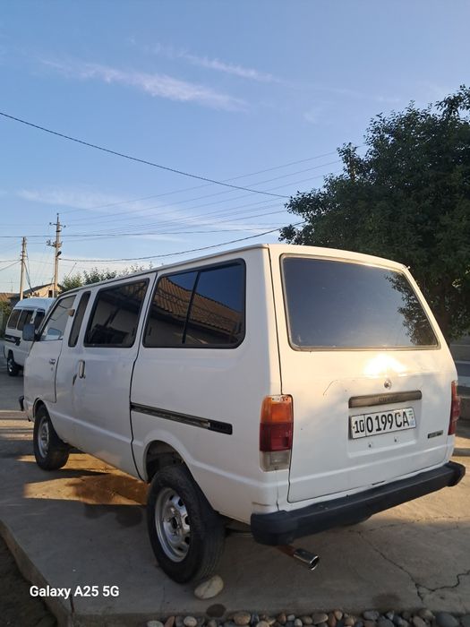 Nissan vanette 1987