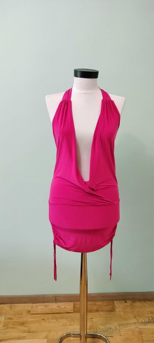 Секси парти цикламена къса рокля с гол гръб и отворено деколте