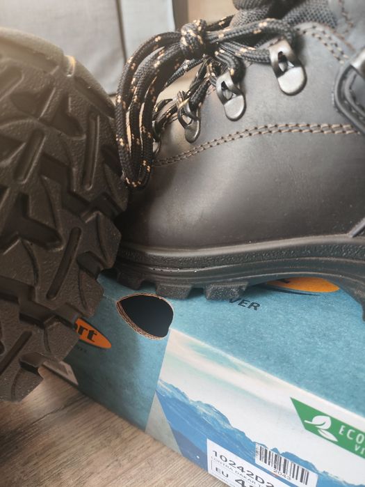 Туристически обувки