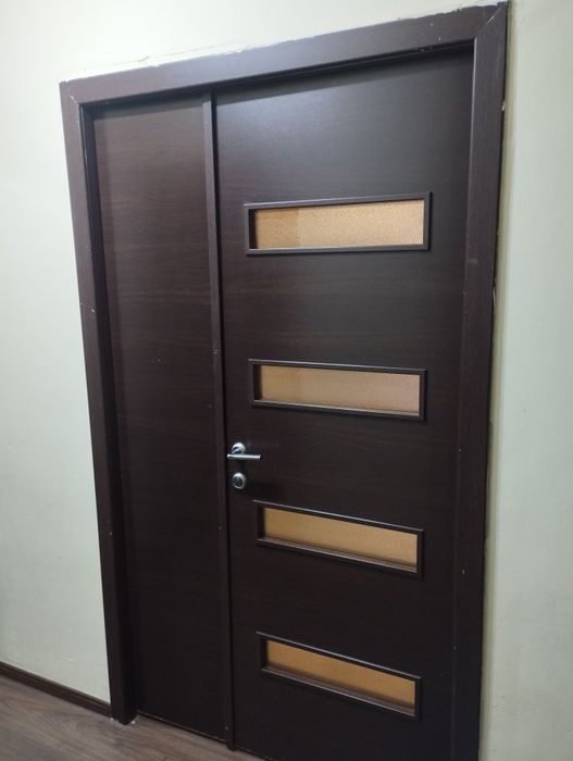 Прадаются двери от кухни, зала и спальной комнаты