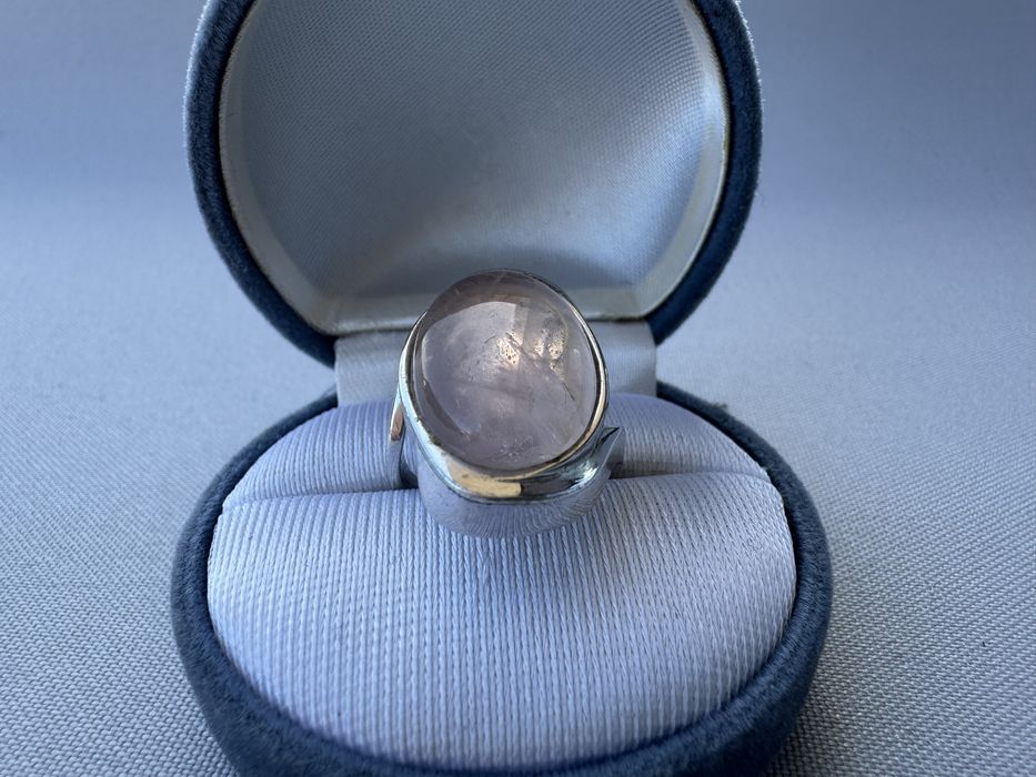 Inel din argint rodiat si cuart roz