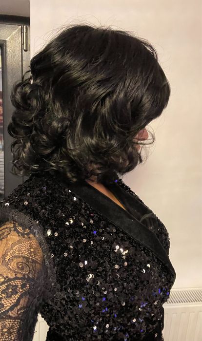 Peruca  scurta ondulata bruneta eleganta