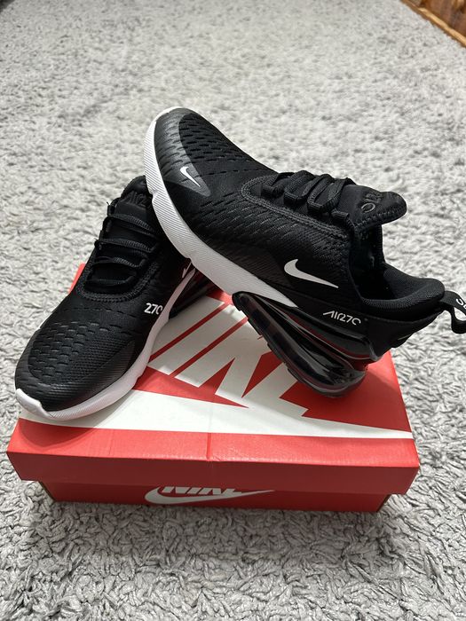 NIKE Air Max 270
