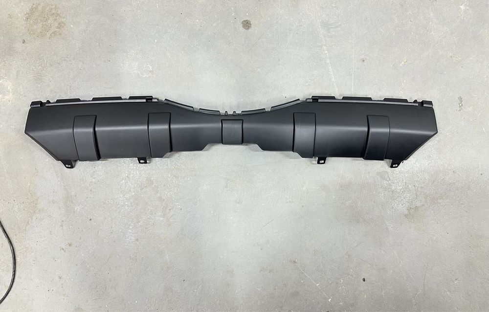 Накладка на задний бампер Паджеро 4 6410A580 , 6410A575HA