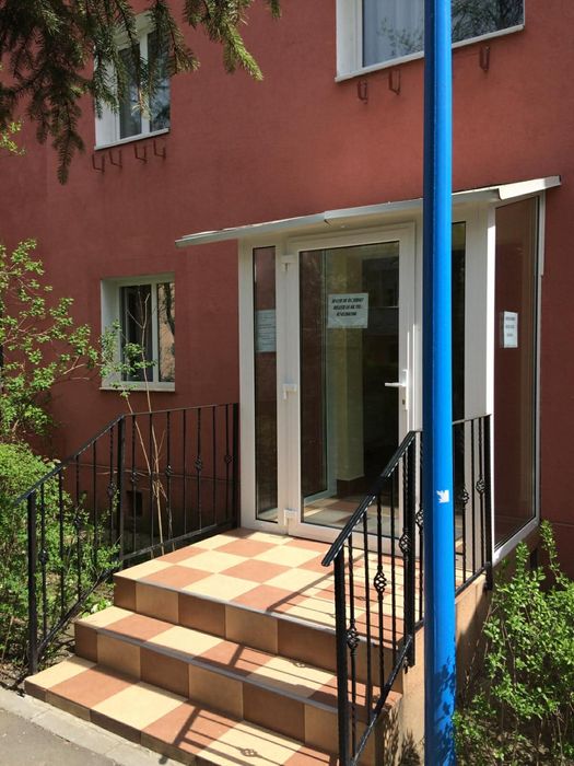 Particular închiriez post pentru frizerie  și manichiură